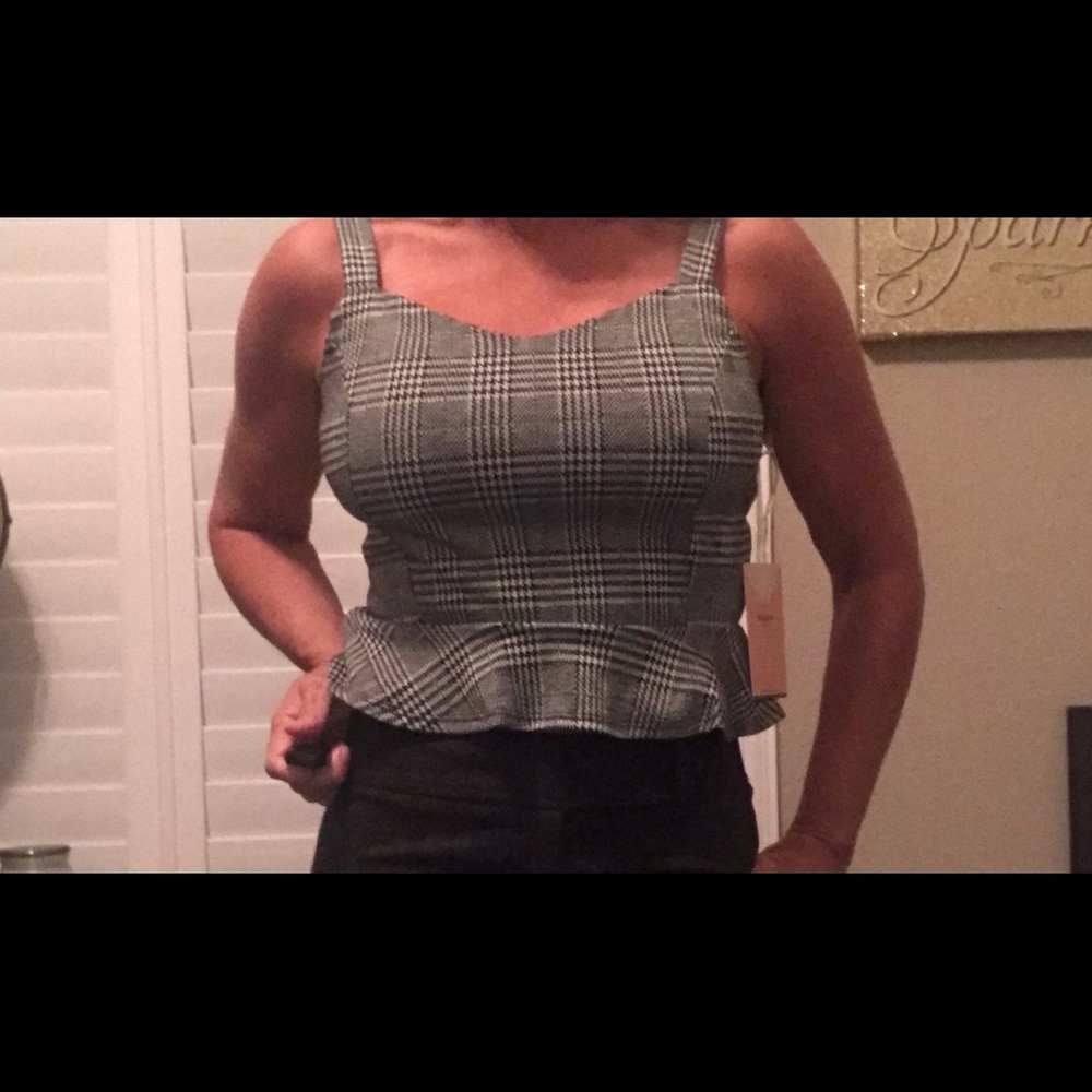 3/$25!!  NEW Bluhsh Tartan Print Ruffled Hem Crop Top New With Tags size Large